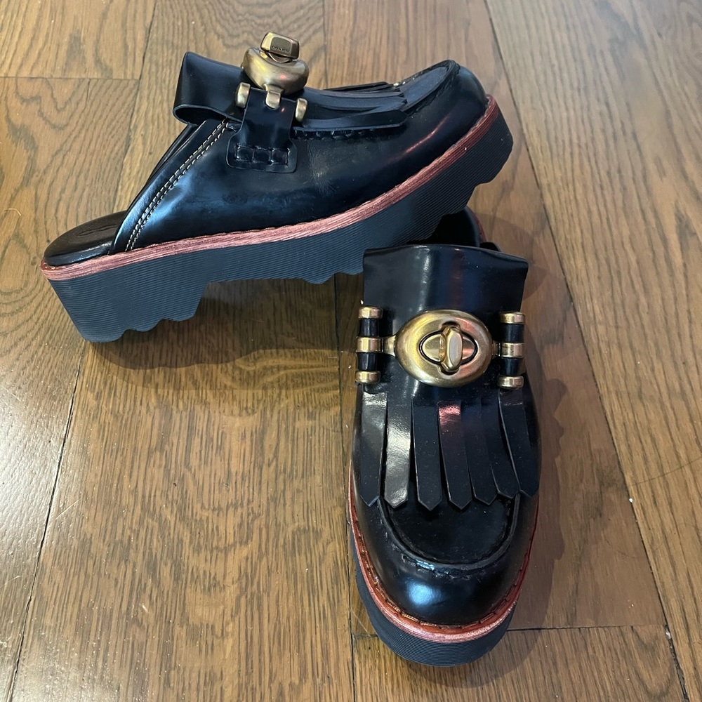 Coach Black Leather Turn Lock Mules / Slides Q8804